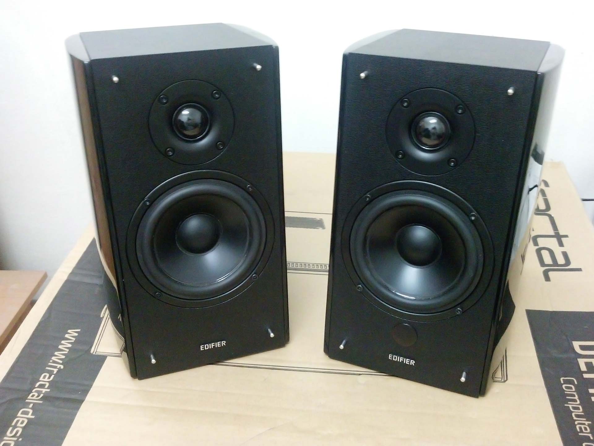 Edifier R2000DB Speaker Unboxing and Review - AyumiLove